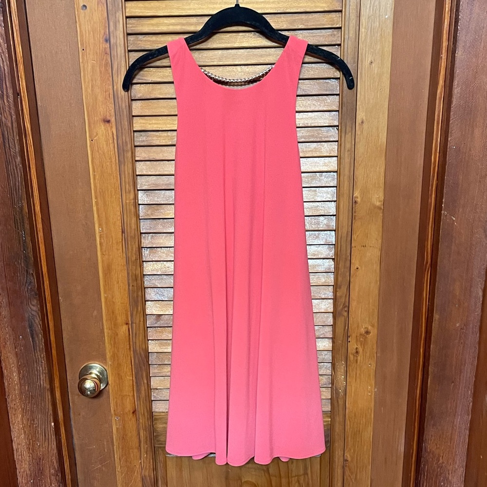 NWOT BEBE SLEEVELESS CORAL SHIFT DRESS, Size XS
